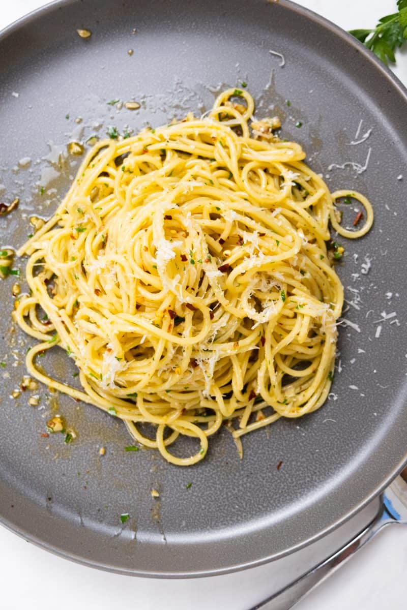 spaghetti with garlic and oil