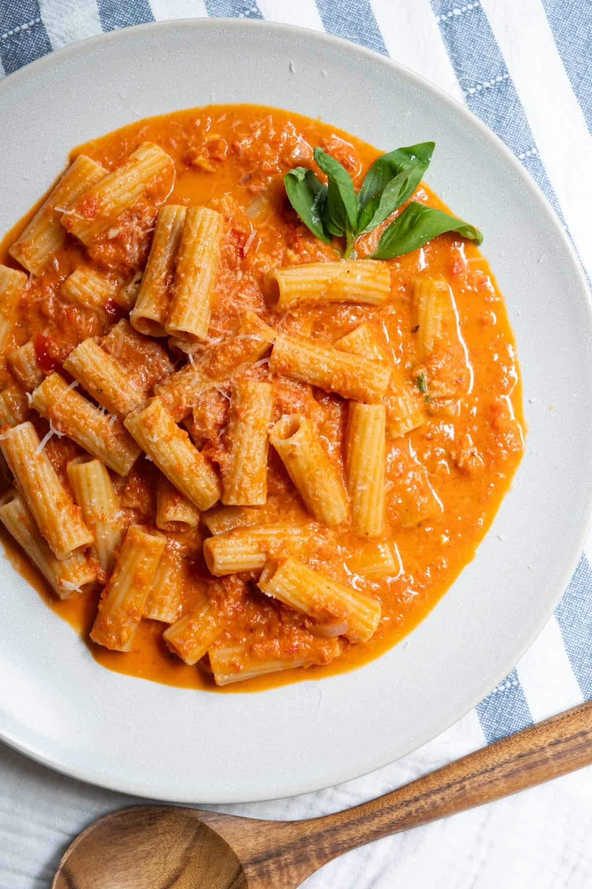 creamy red pepper sauce with rigatoni