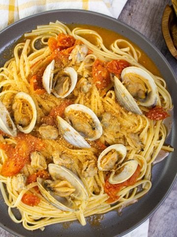 linguine with clams and red sauce