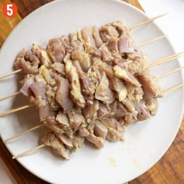 Skewered chicken thighs.