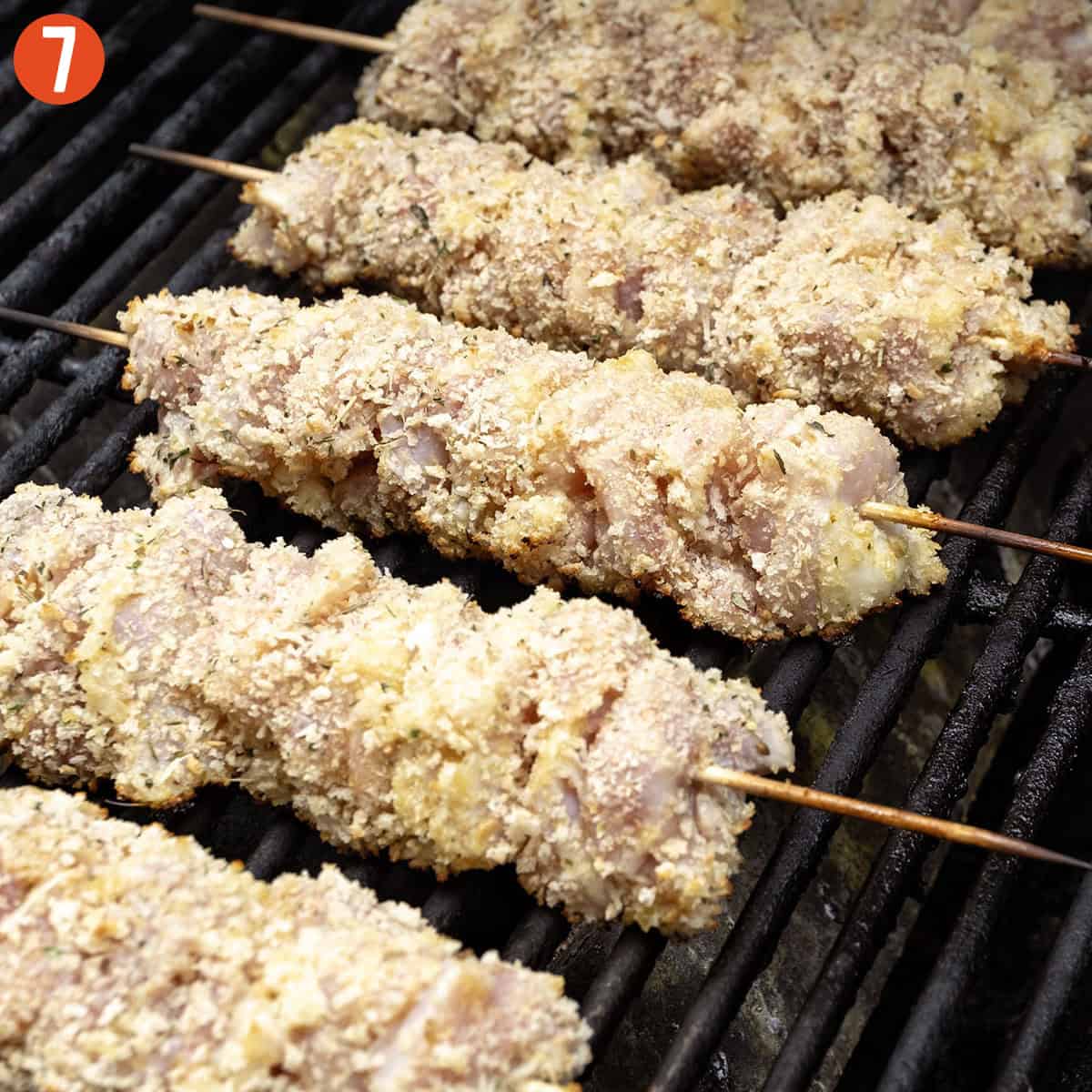 Grilling chicken spiedini on the grill.