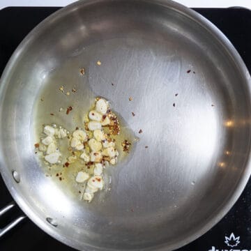 sauteing garlic and crushed red pepper