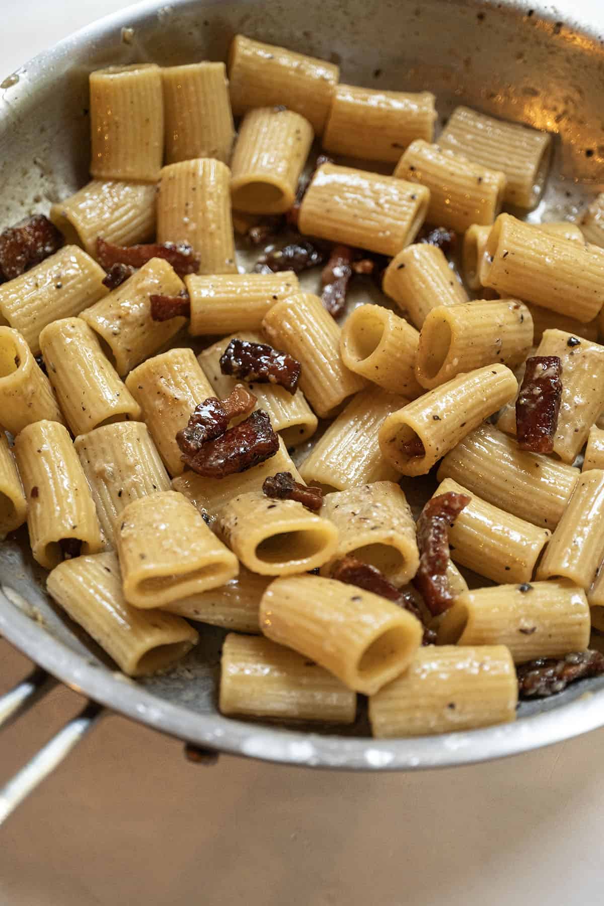 Pasta alla gricia finished in the pan. 