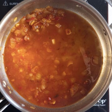 Simmering wine in the pan.