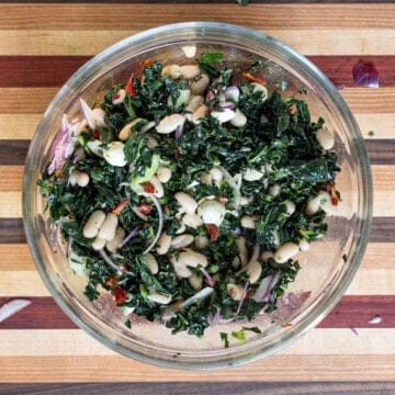 Chopped kale with cannellini beans, mozzarella, sundried tomatoes, and red onion combined with dressing.
