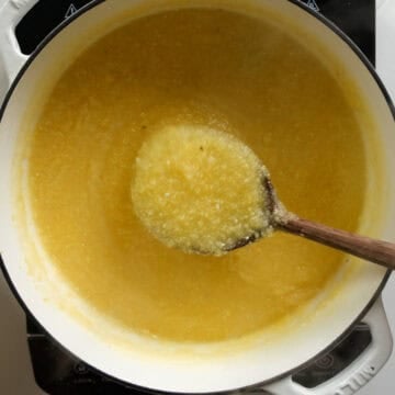 Thickening polenta in a pot.